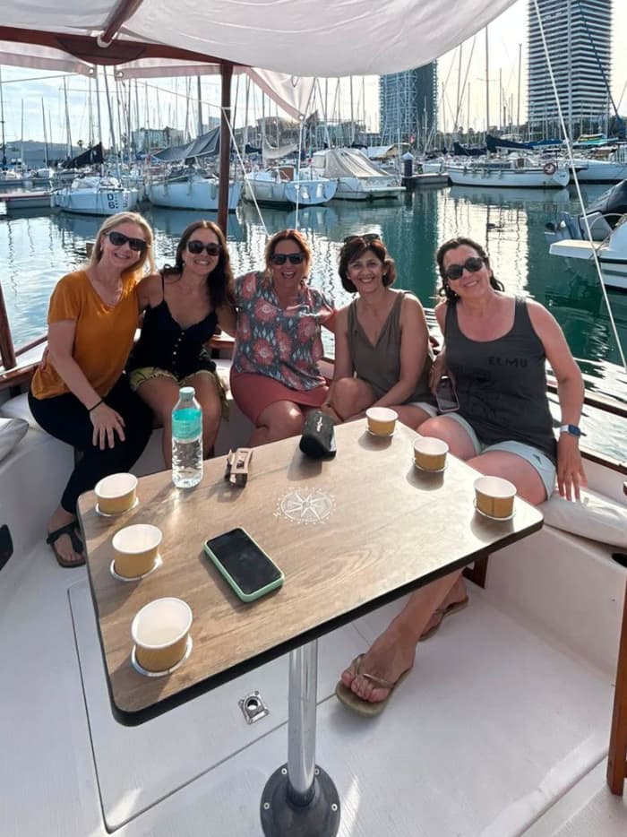 Barcelona: Experience a Classic Boat during the day, enjoy the sea with drinks and snacks.