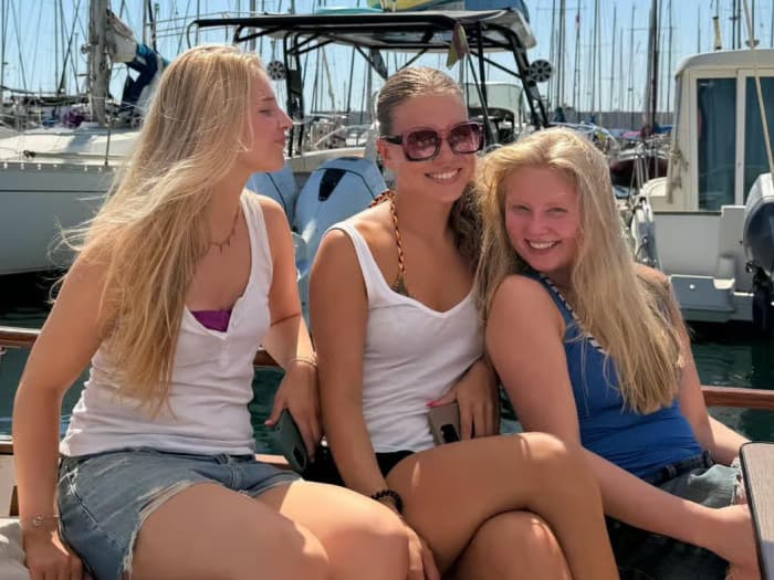 Private boat tour of Barcelona with restroom and drinks – up to 6 people