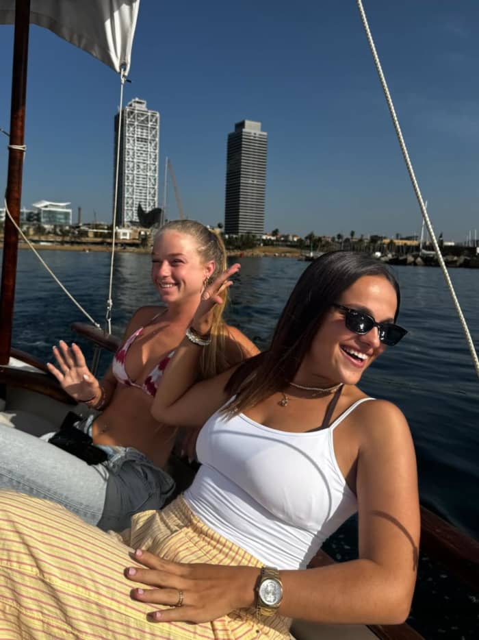 Private boat tour of Barcelona with restroom and drinks – up to 6 people