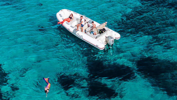 Sunset Tour by Dinghy – Dolphins and Aperitif in Golfo Aranci