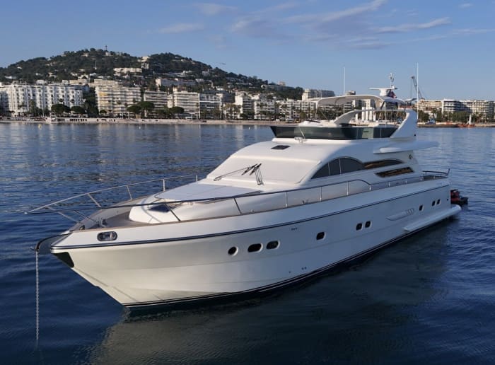 Noleggio di yacht di lusso per escursioni giornaliere – Costa Azzurra (Antibes)