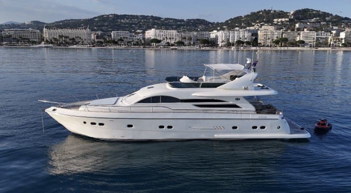 Noleggio di yacht di lusso per escursioni giornaliere – Costa Azzurra (Antibes)