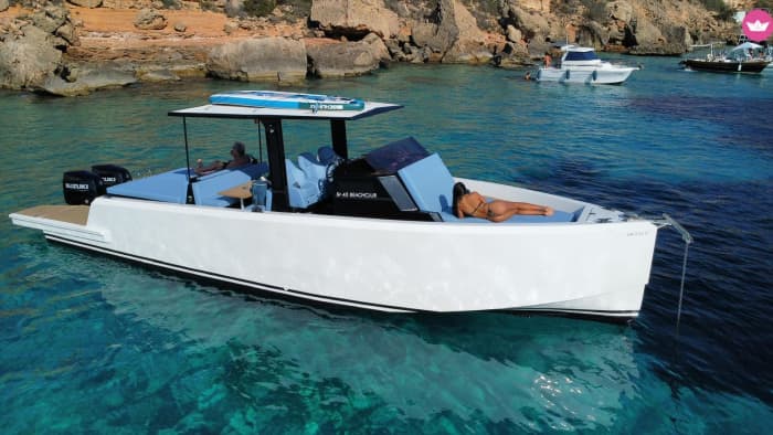 Exclusividade no Mediterrâneo: Experiência de 4 horas a bordo do Scorpion 40