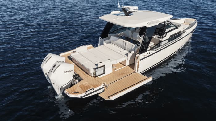 In the Heart of the Gulf of Poets — A Boat Trip from Marina di Carrara