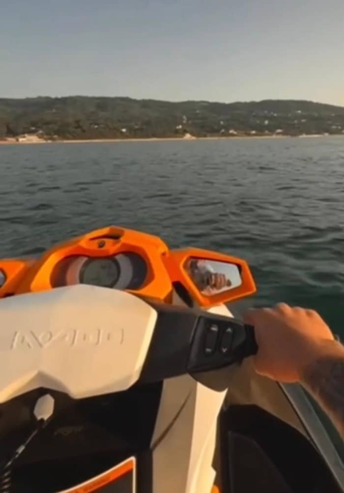 Drei Stunden Jetski-Fahrt durch die wilden Höhlen von Gargano