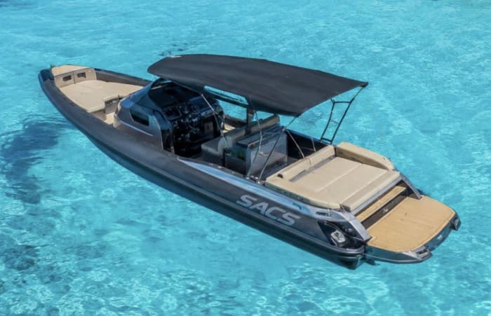 A dream day among islands aboard the SACS Marine 900