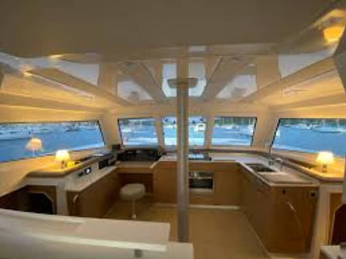 Catamaranvaart van een halve dag: de skyline van Rimini vanaf de zee