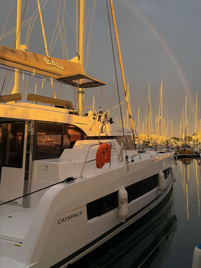 Catamaranvaart van een halve dag: de skyline van Rimini vanaf de zee