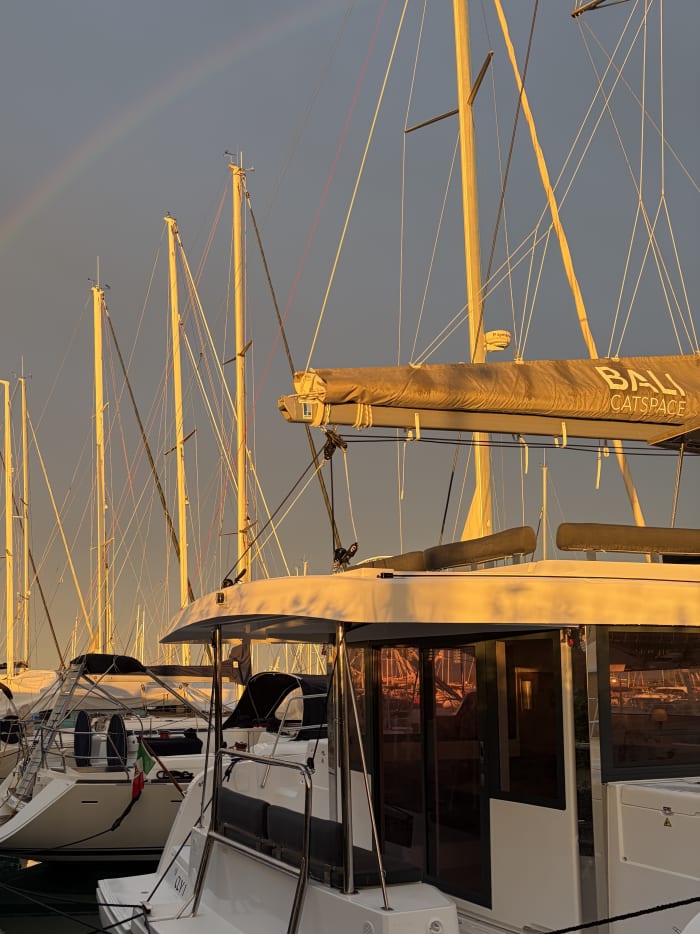 Catamaranvaart van een halve dag: de skyline van Rimini vanaf de zee