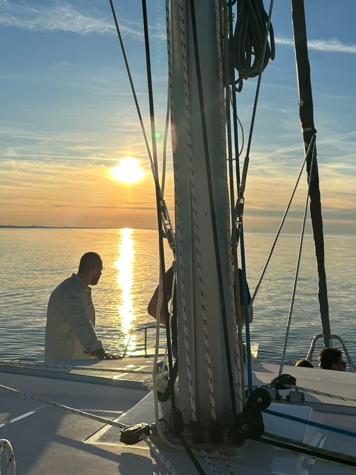 Catamaranvaart van een halve dag: de skyline van Rimini vanaf de zee