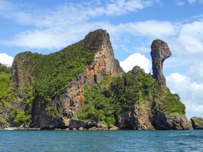 Krabi’s Hidden Beaches: Phi Phi, Maya Bay & Hong Island | Lounge Edition