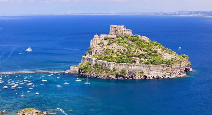 Giornata Completa in Barca — 10 Ore tra Ischia e Procida