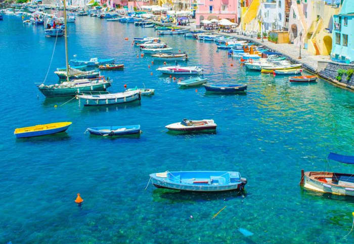 Giornata Completa in Barca — 10 Ore tra Ischia e Procida