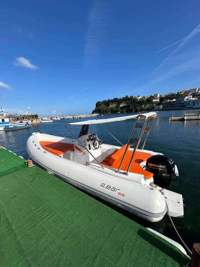 Giornata Completa in Barca — 10 Ore tra Ischia e Procida
