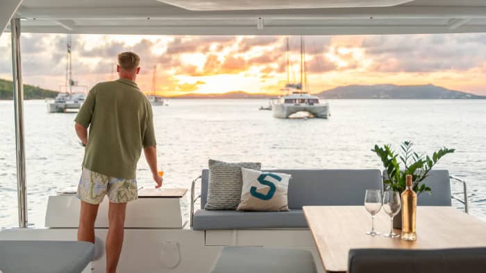 Catamaranvaart bij zonsondergang – Saint-Tropez