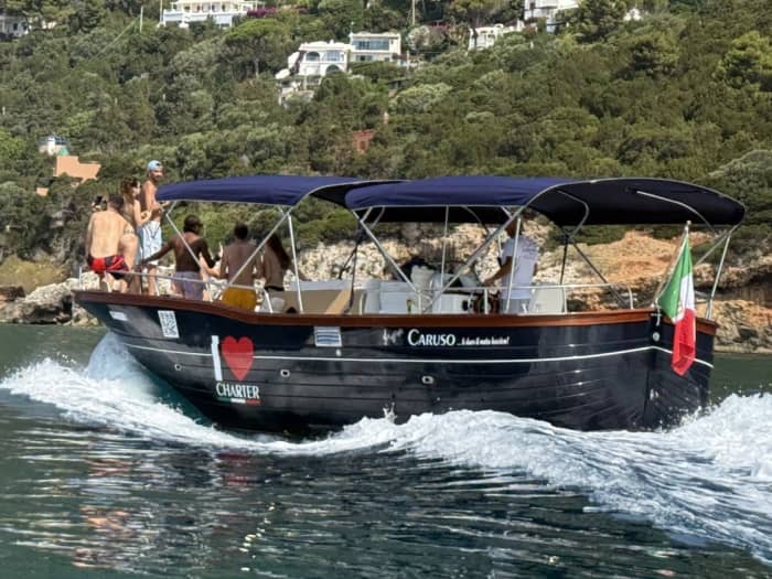 Ponza and Palmarola — Ten Hours on the Gozzo Caruso Among the Most Beautiful Islands in the Tyrrhenian Sea