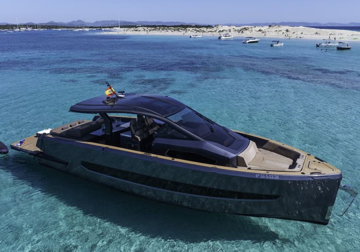 Tesoro 50 - 12 people All inclusive: fuel, skipper, route to Formentera Saona with a fixed price and no worries.