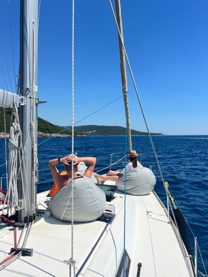 Privé zeiltocht vanuit Tivat — Beneteau Oceanis 48 (4 uur)