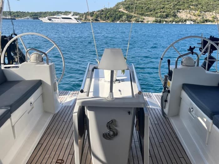 Privé zeiltocht vanuit Tivat — Beneteau Oceanis 48 (4 uur)
