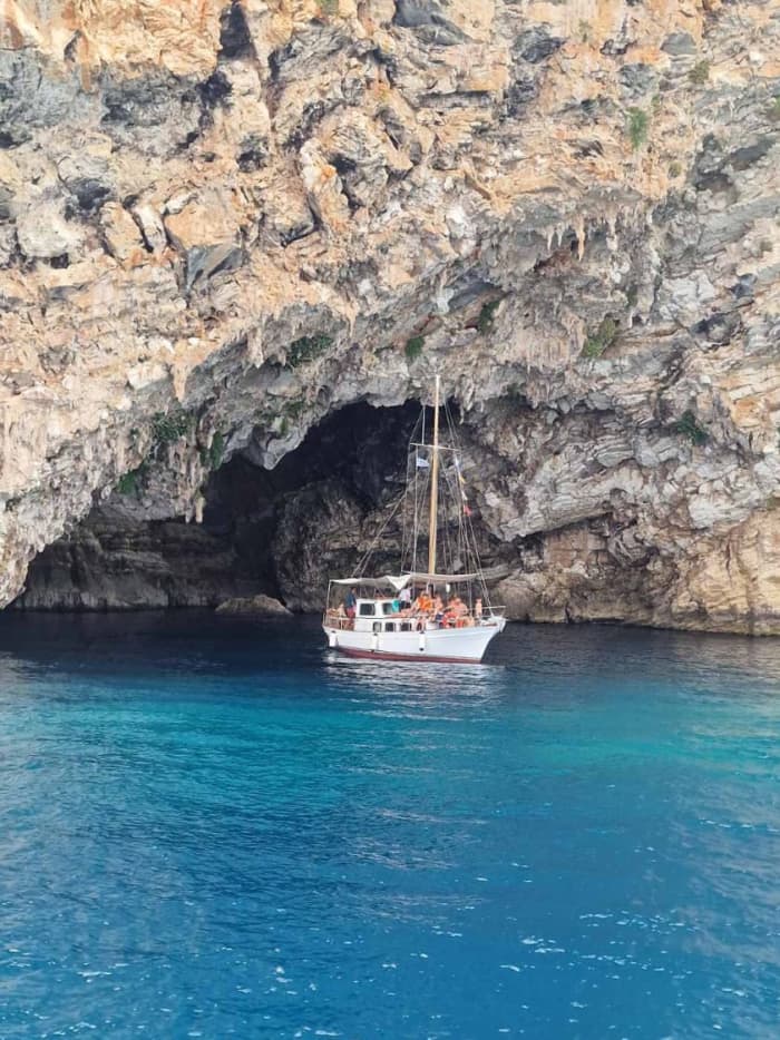Scorpios, Meganisi & the Hidden Caves – Full Day from Nydri