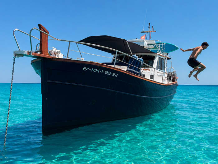 Day trip to Menorca: discover the turquoise and crystal clear waters