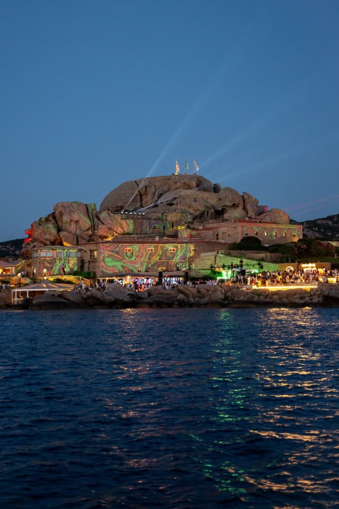 Sunset aperitif on a sailboat: exclusive sunset and music on the Costa Smeraldamonto