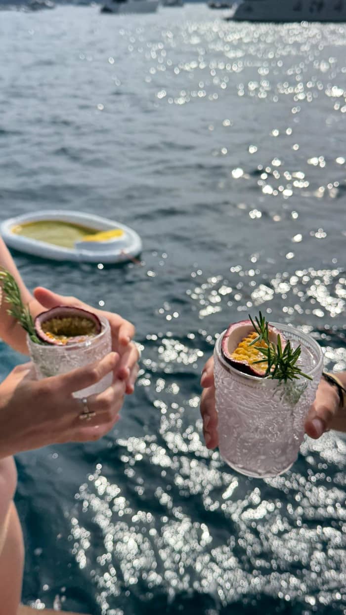 Sunset aperitif on a sailboat: exclusive sunset and music on the Costa Smeraldamonto