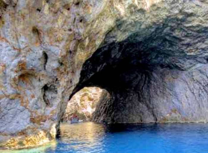 Die Pontinischen Inseln mit dem Boot: Ponza und Palmarola von Terracina aus