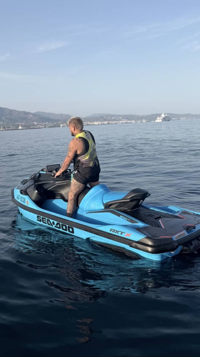 Vier uur adrenaline op een jetski vanuit Puerto Banús, inclusief een gratis wakeboard.