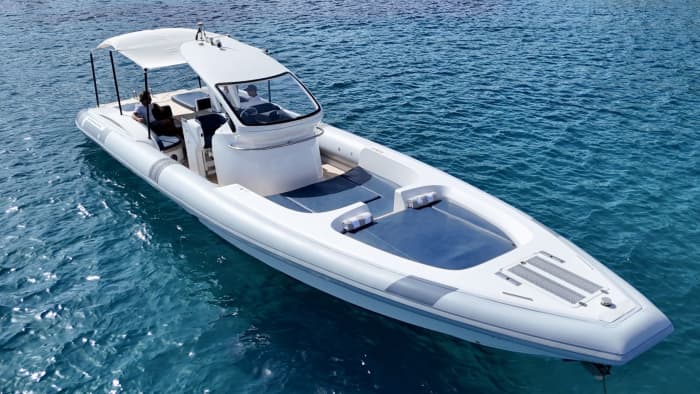 Ibiza en Formentera op één dag · Acht uur aan boord van de Pirelli Pzero 1400