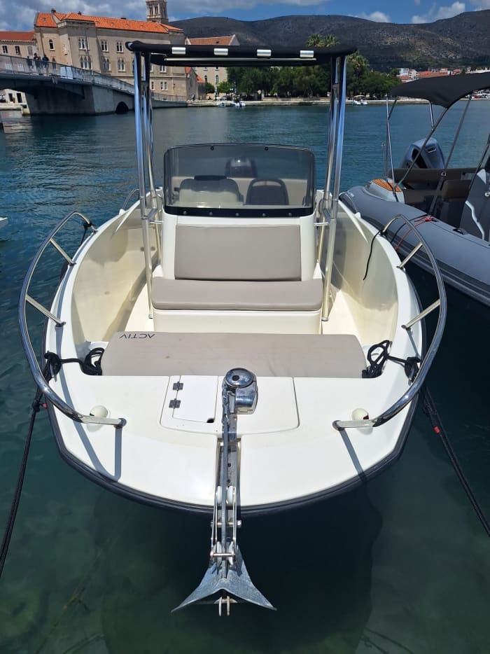 Full Day from Trogir: Blue Lagoon, Šolta & Brač on a Sporty Quicksilver