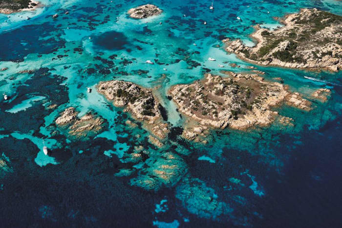 La Maddalena Archipel — Acht Stunden im Beiboot durch Buchten, rosa Granit und karibisches Wasser