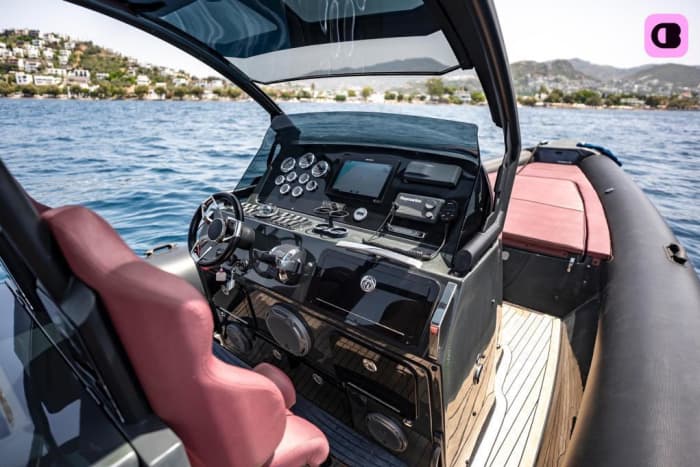 4-Hour Speedboat Adventure: Kleftiko & the Coastline of Milos