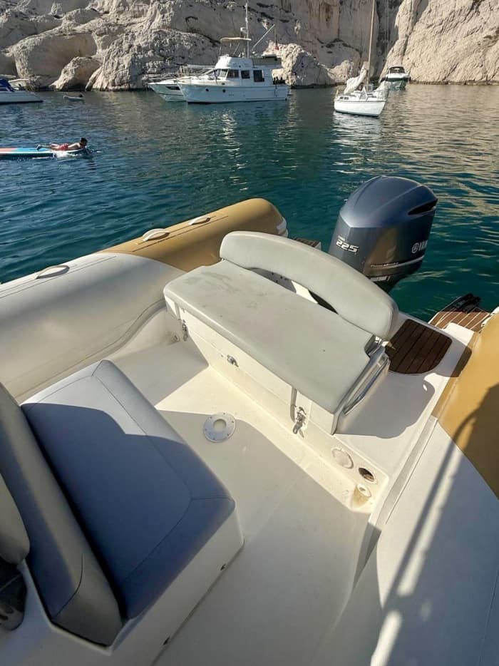Enjoy 3h45 of sunshine on a motorboat in Marseille