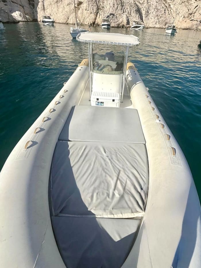 Enjoy 3h45 of sunshine on a motorboat in Marseille