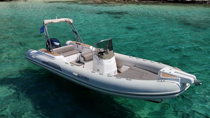 Half-day trip at sea with skipper – Capelli Tempest 770