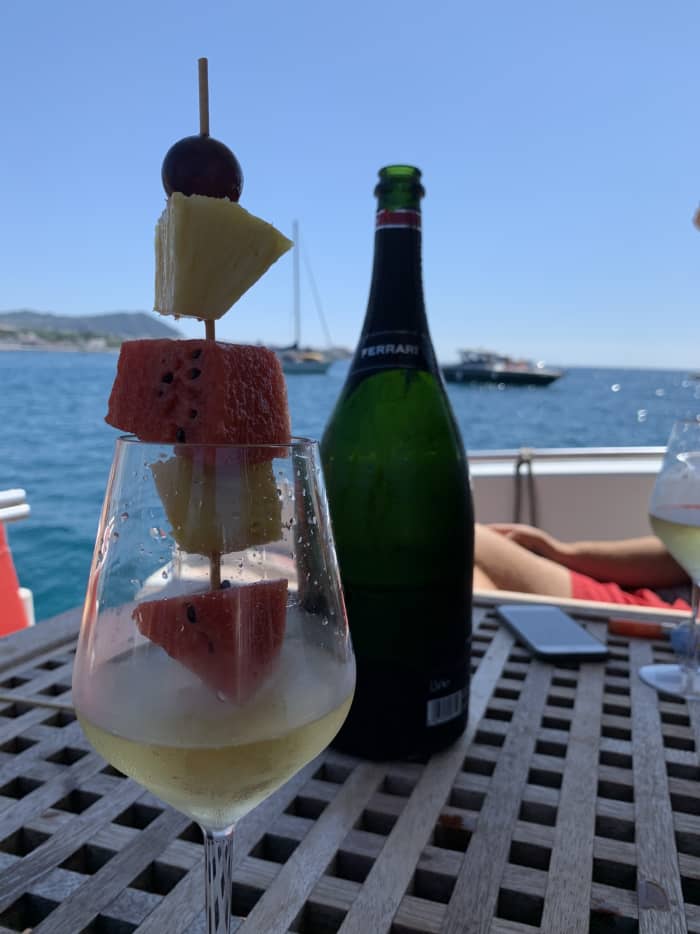 Luxusyacht aus Palau: La Maddalena und Korsika an einem exklusiven Tag