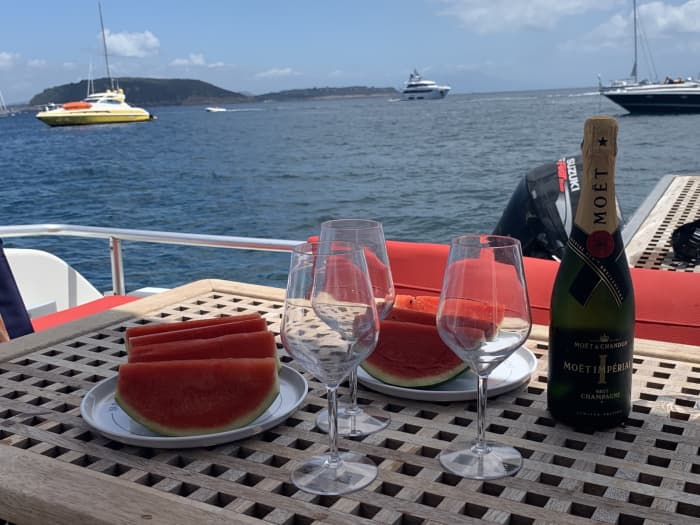 Luxusyacht aus Palau: La Maddalena und Korsika an einem exklusiven Tag