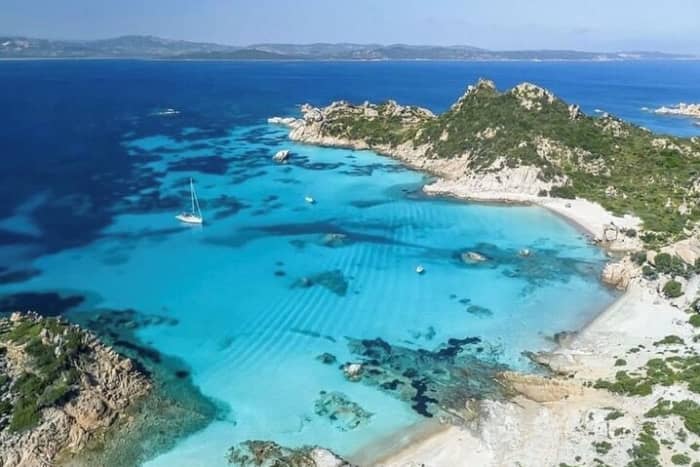 Une journée sur la Costa Smeralda — criques exclusives et mer cristalline