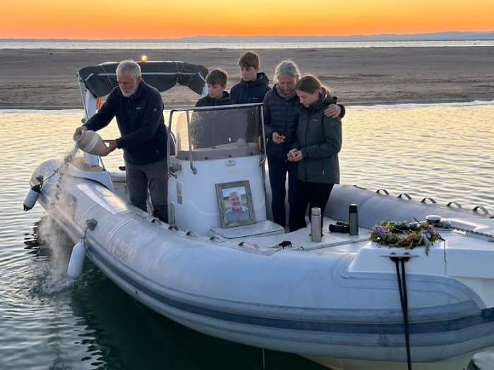 Cérémonie de Dispersion de Cendres en Mer