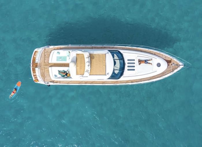 Princess V65 Tudo incluído: combustível, capitão, rota para Formentera Illetas com preço fixo e sem preocupações.