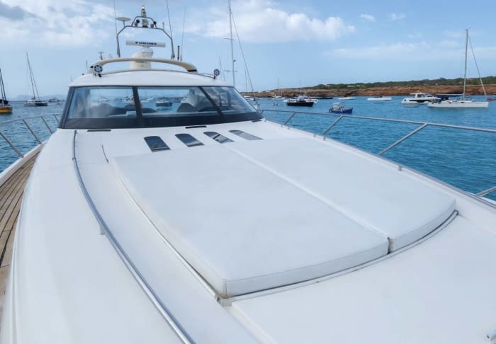 Princess V65 Tudo incluído: combustível, capitão, rota para Formentera Illetas com preço fixo e sem preocupações.