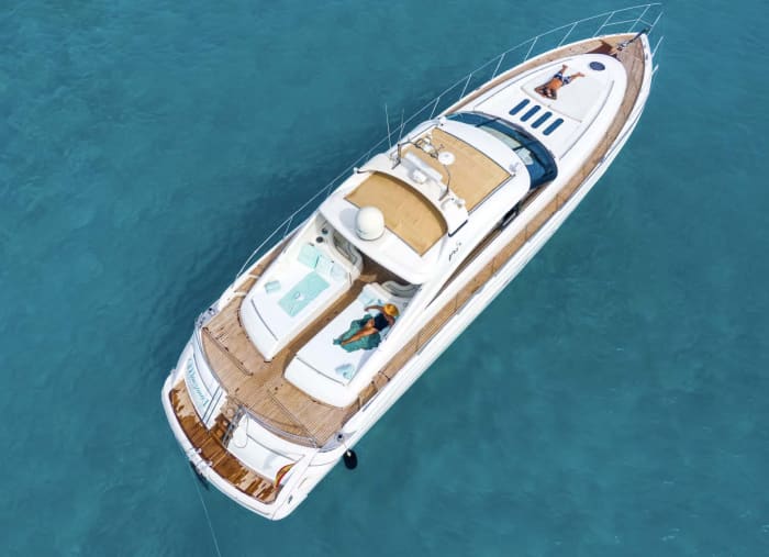 Princess V65 Tudo incluído: combustível, capitão, rota para Formentera Illetas com preço fixo e sem preocupações.