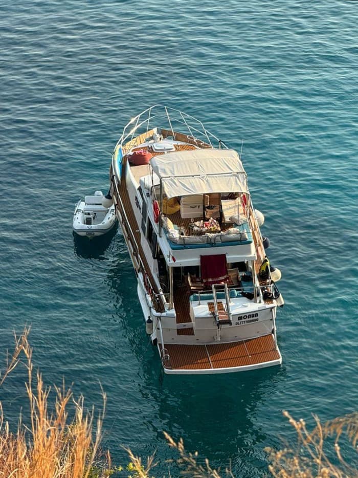 Posillipo Tobago 47 Special – codzienne czartery z Himarë