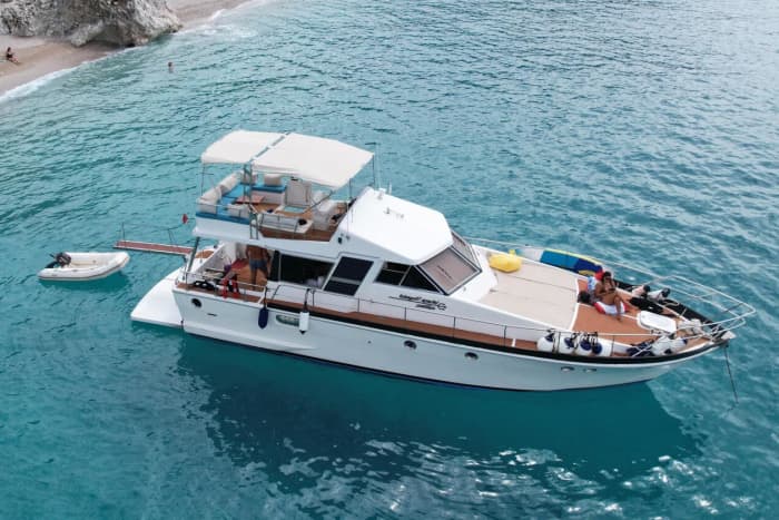 Posillipo Tobago 47 Special – codzienne czartery z Himarë