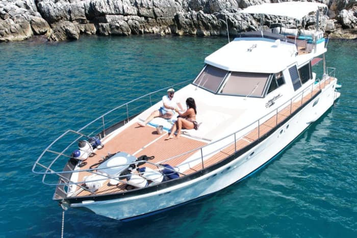 Posillipo Tobago 47 Special – codzienne czartery z Himarë