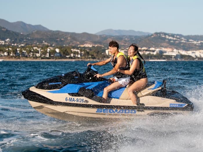 Twee uur lang adrenaline en luxe op een jetski vanuit Puerto Banús.