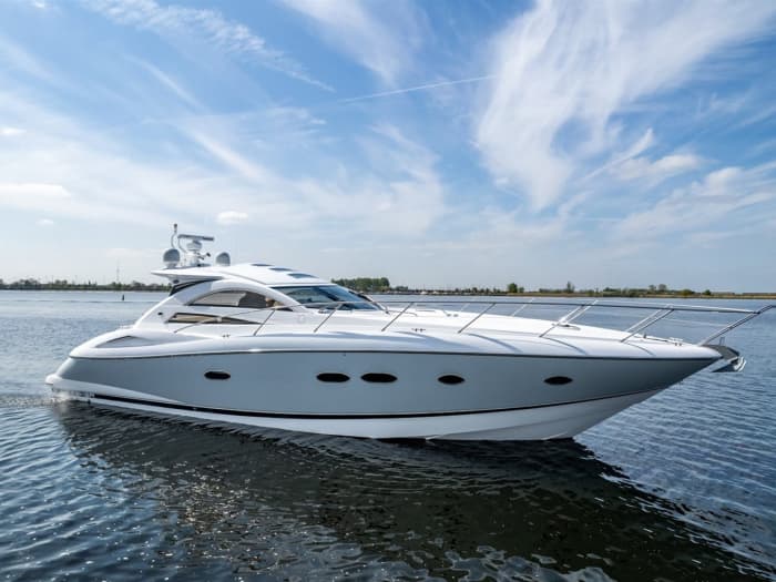 Een dag Napels ontdekken: geniet van 8 uur verkenning aan boord van de Sunseeker Portofino 53.