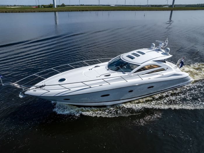 Een dag Napels ontdekken: geniet van 8 uur verkenning aan boord van de Sunseeker Portofino 53.