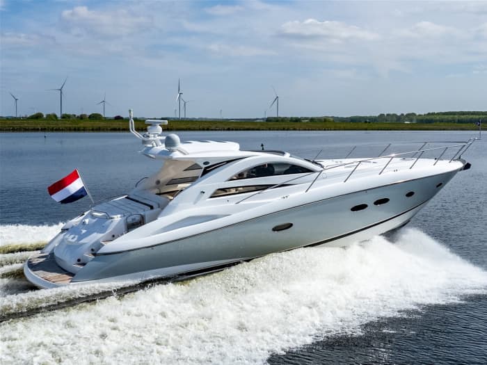 Een dag Napels ontdekken: geniet van 8 uur verkenning aan boord van de Sunseeker Portofino 53.